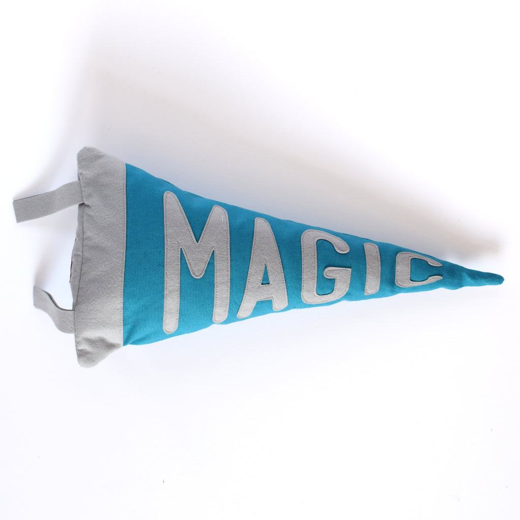 Mini pennant cushion MAGIC - Connie Clementine
